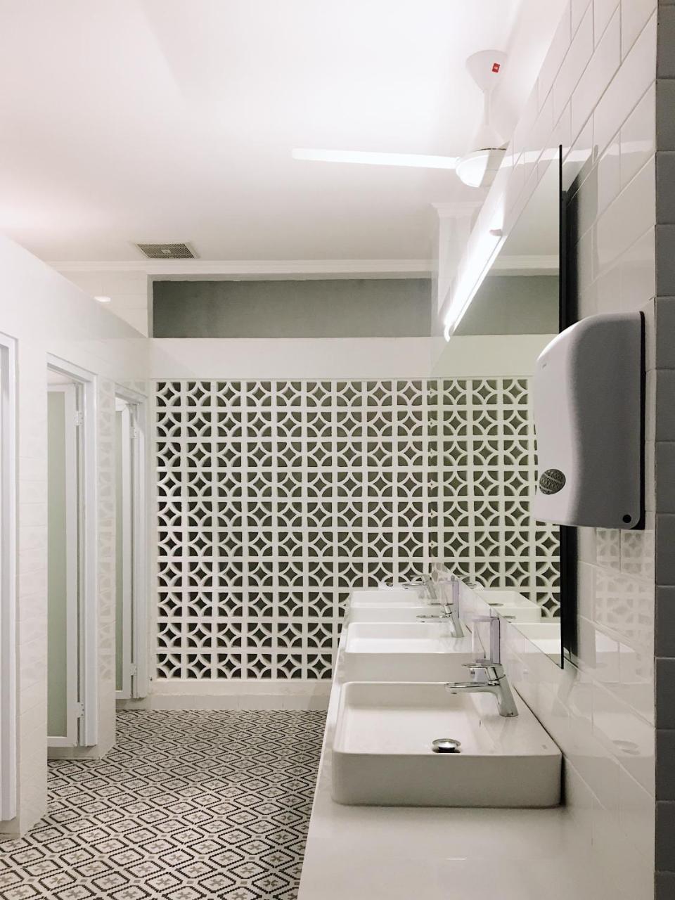 Hostel Dip & Doze Living Canggu